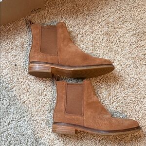 Clarks Women's Brown Suede Ankle Booties